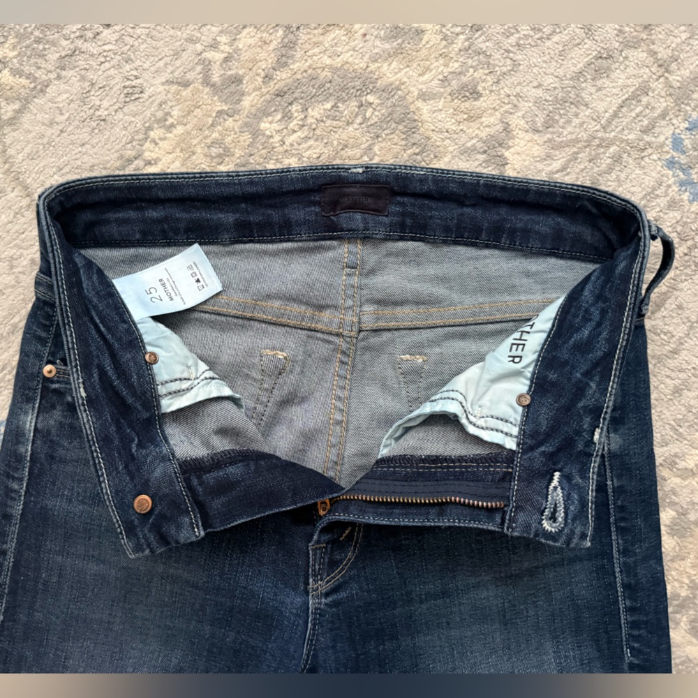 MOTHER Denim Looker Crop Jeans - On the Edge - Picture 11 of 11